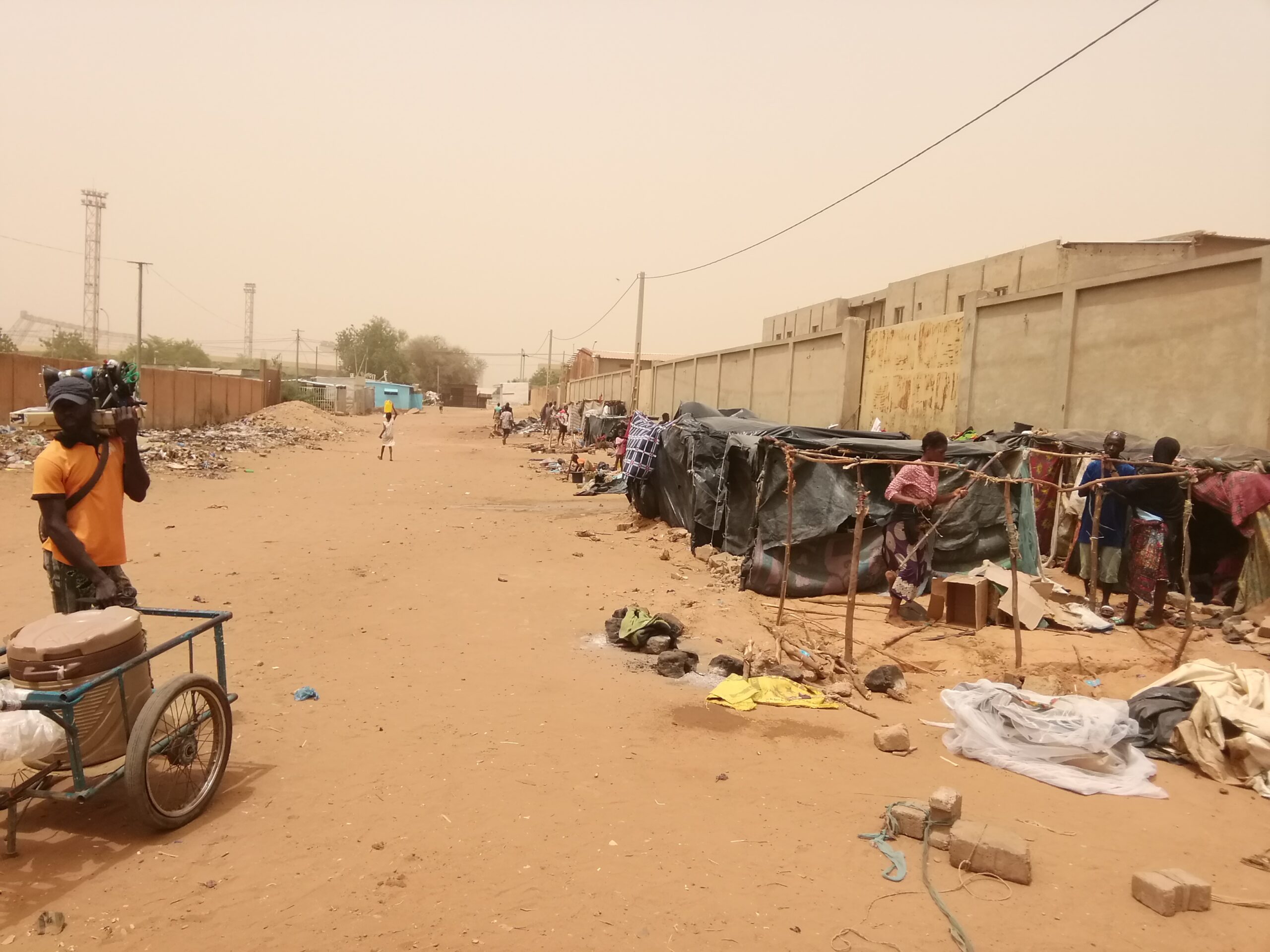 Chaos et panique dans un camp improvisé de migrants à Niamey : Appel à ...